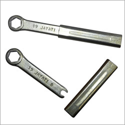 ट्यूबलर हैंडल के साथ कॉम्बिनेशन स्पैनर