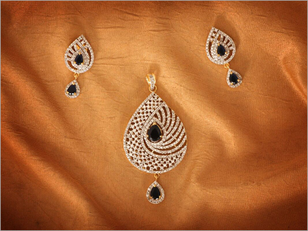 नकली लटकन सेट