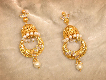 प्राचीन कान की बालियां