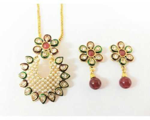 Kundan Pearl Pendant Set