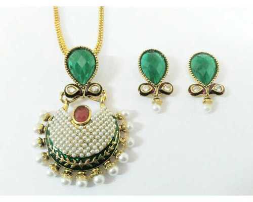 Kundan Pendant Set