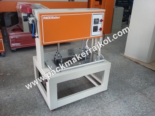 अर्ध-स्वचालित टूथब्रश पैकेजिंग मशीन