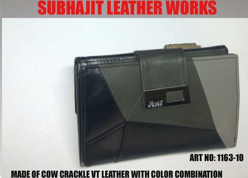 टर्न-अप महिलाओं का वॉलेट