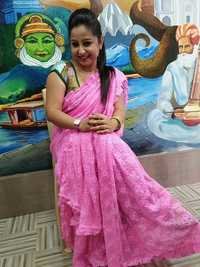 गुलाबी नेट साड़ी