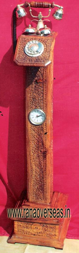 पॉलिश किए गए लकड़ी के टेलीफोन