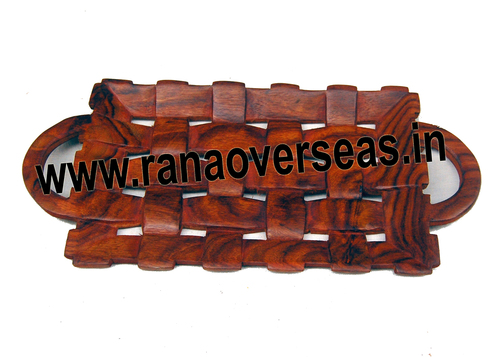 पॉलिश की हुई लकड़ी की ट्रे