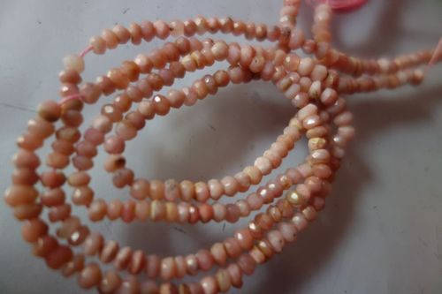  राउंड ब्रिलियंट कट ओपल