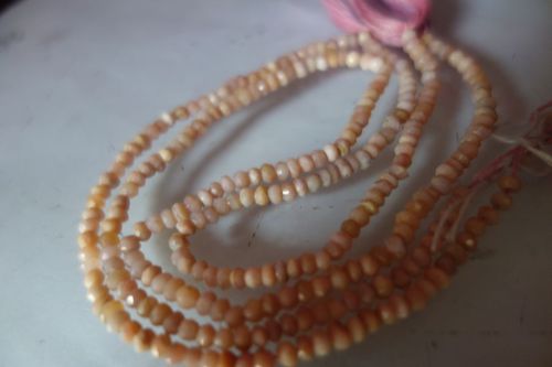  राउंड ब्रिलियंट कट ओपल