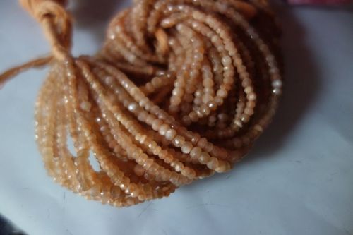  राउंड ब्रिलिएंट कट मूनस्टोन