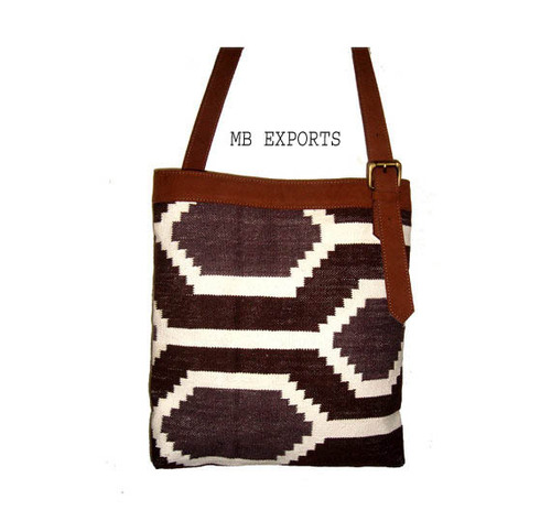 रग मेसेंजर बैग