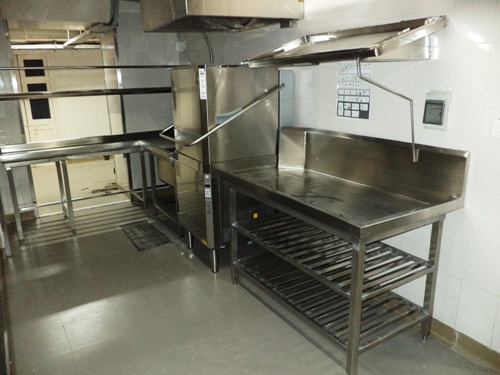 गंदे बर्तन रखने वाली तालिका