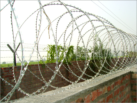 बाड़ लगाना