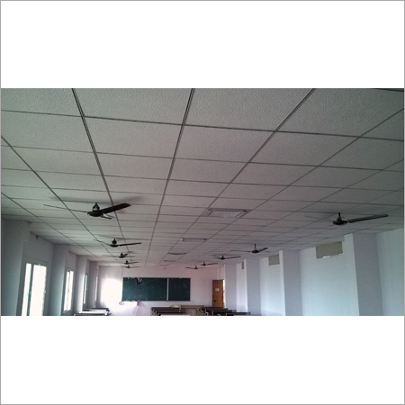 ग्रिड फॉल्स सीलिंग वी डिज़ाइनर बोर्ड का उपयोग किया गया