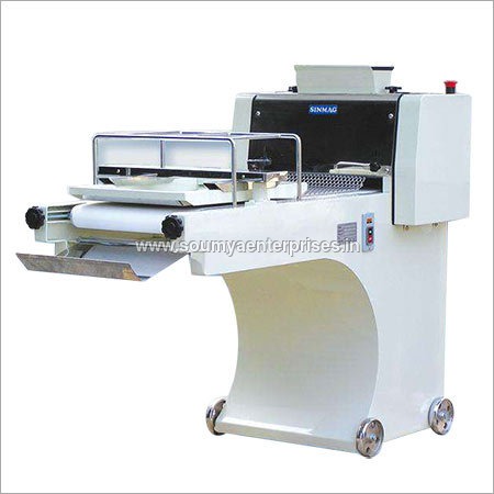 सफेद और काले रंग का औद्योगिक आटा शीटर