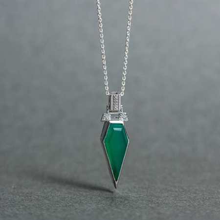 डिज़ाइनर सिल्वर पेंडेंट