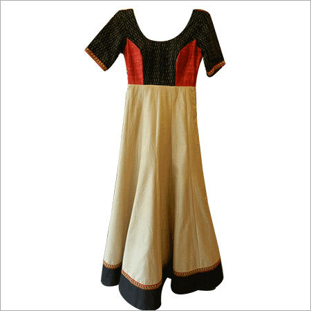 शाम की पार्टी गाउन