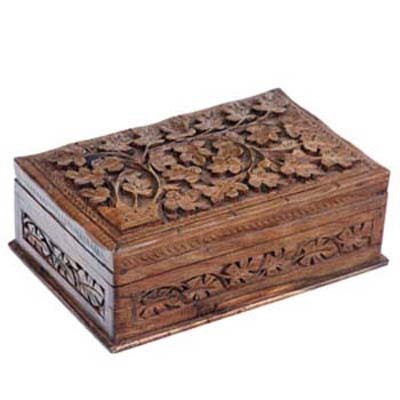 प्राचीन स्टाइलिश लकड़ी के बक्से