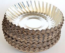 धात्विककृत डिस्पोजेबल प्लेट