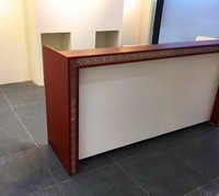 लकड़ी का नकद डेस्क