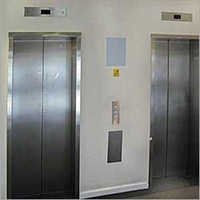 स्वतंत्र सामान लिफ्ट