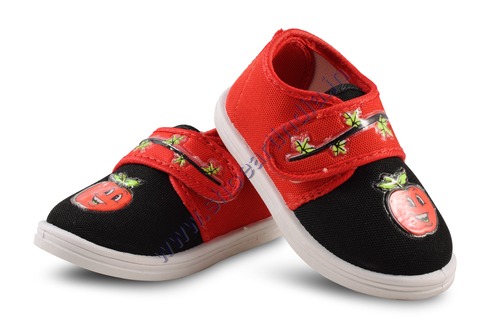 बच्चों के कैनवास शूज़