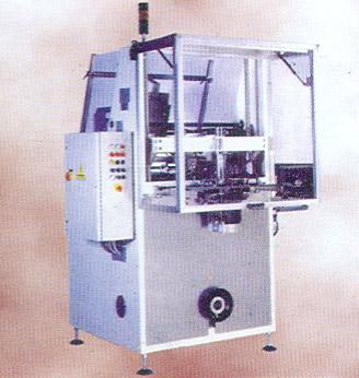 ट्रे निर्माण करने वाला