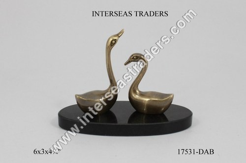 पीतल की सजावटी बत्तखों का जोड़ा छोटे