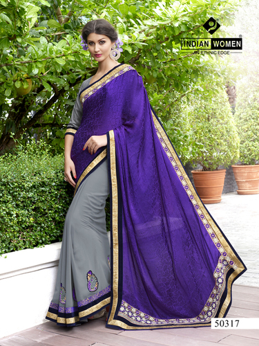 वायलेट जेक्वार्ड और जॉर्जेट आधा और आधा प्रिंट की हुई साड़ी