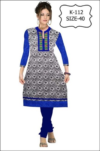 नीली और काली कुर्तियां