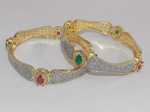 एडी बांगल्स