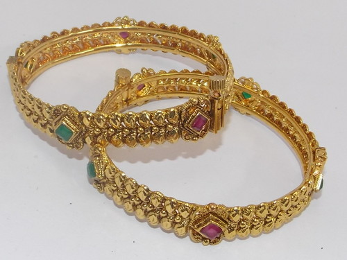 Plain Gold Bangles