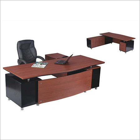 कार्यकारी लकड़ी की मेज