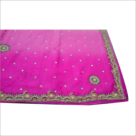 कढ़ाई की गई साड़ियाँ