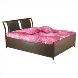 फैंसी लोहे का बिस्तर