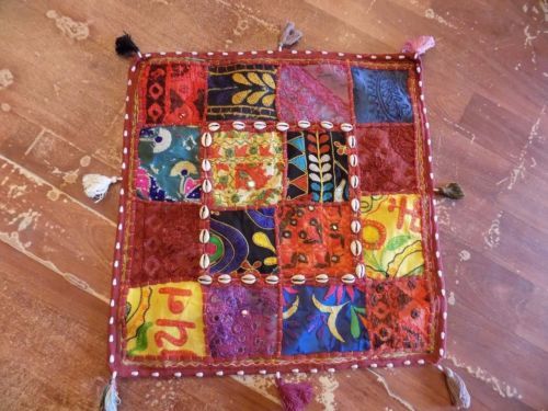 हैंडमेड एम्ब्रॉयडरी पैचवर्क कुशन कवर