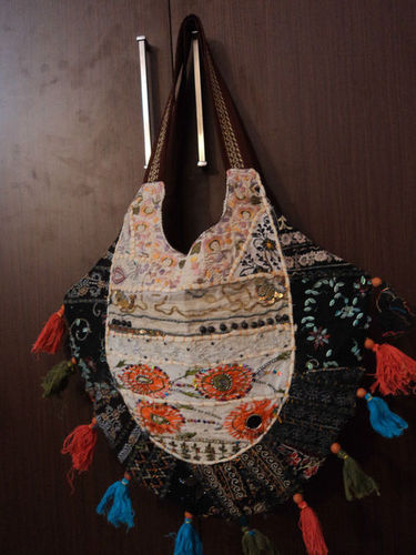 भारतीय बंजारा बैग कढ़ाई पैच कार्य