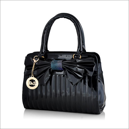 डिजाइनर महिलाओं के हैंड बैग