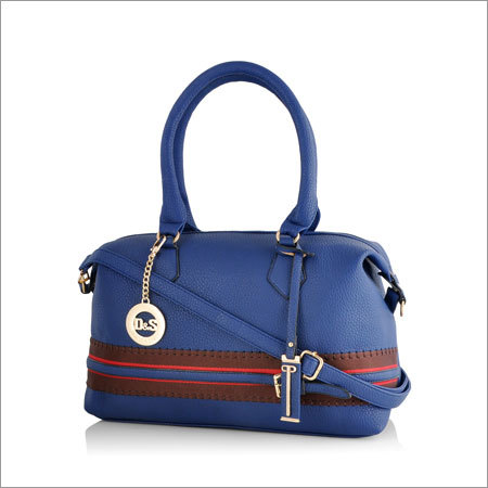 फैशनेबल महिलाओं के हैंडबैग