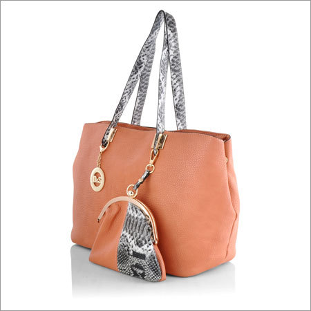 रंगीन महिलाओं के हैंडबैग