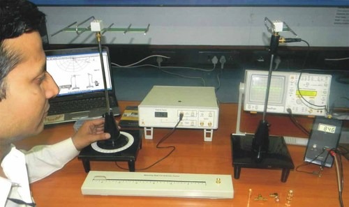  22 एंटेना के साथ ब्लैक एंटीना ट्रेनर