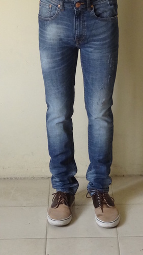 पुरुषों के डेनिम स्लिम फिट पैंट