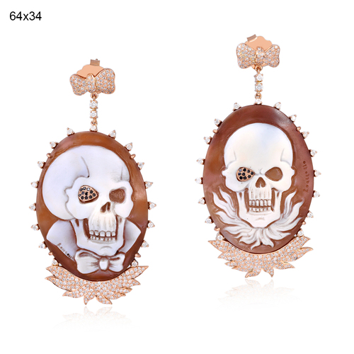 खोपड़ी कैमियो कान की बाली