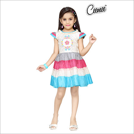 डिजाइनर लड़कियों का फ्रॉक