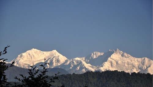बालकनी से कंचनजंगा का दृश्य