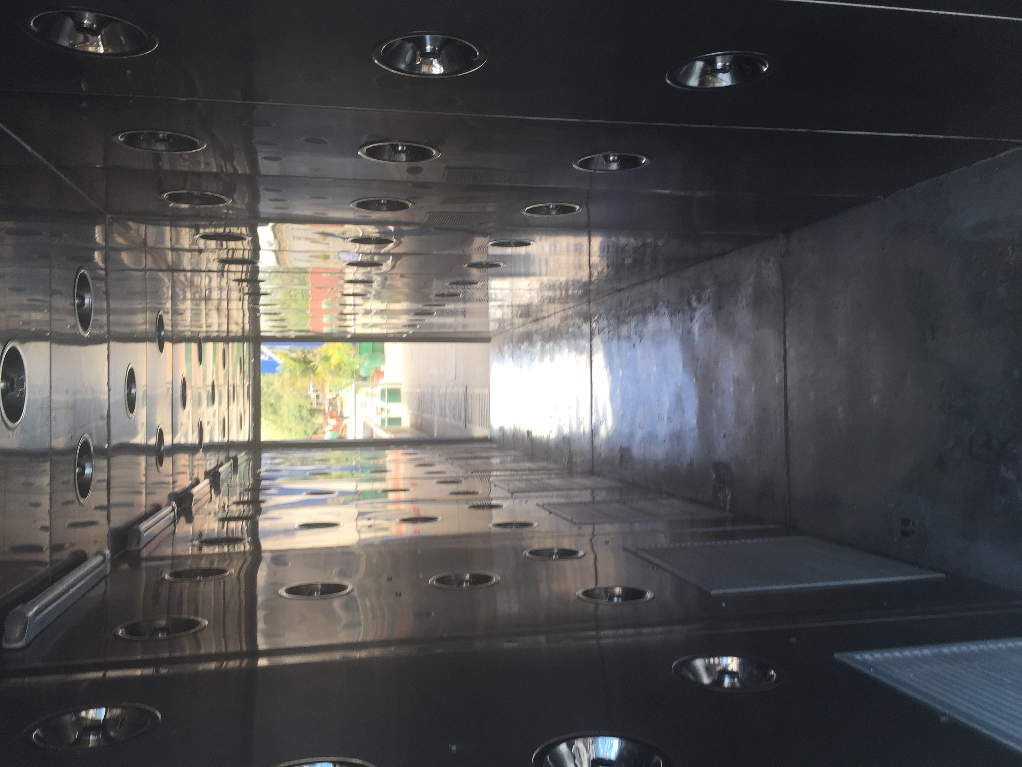 Cleanroom Air Shower - Stainless Steel, Compact Design , High-efficiency Particulate Filtration System