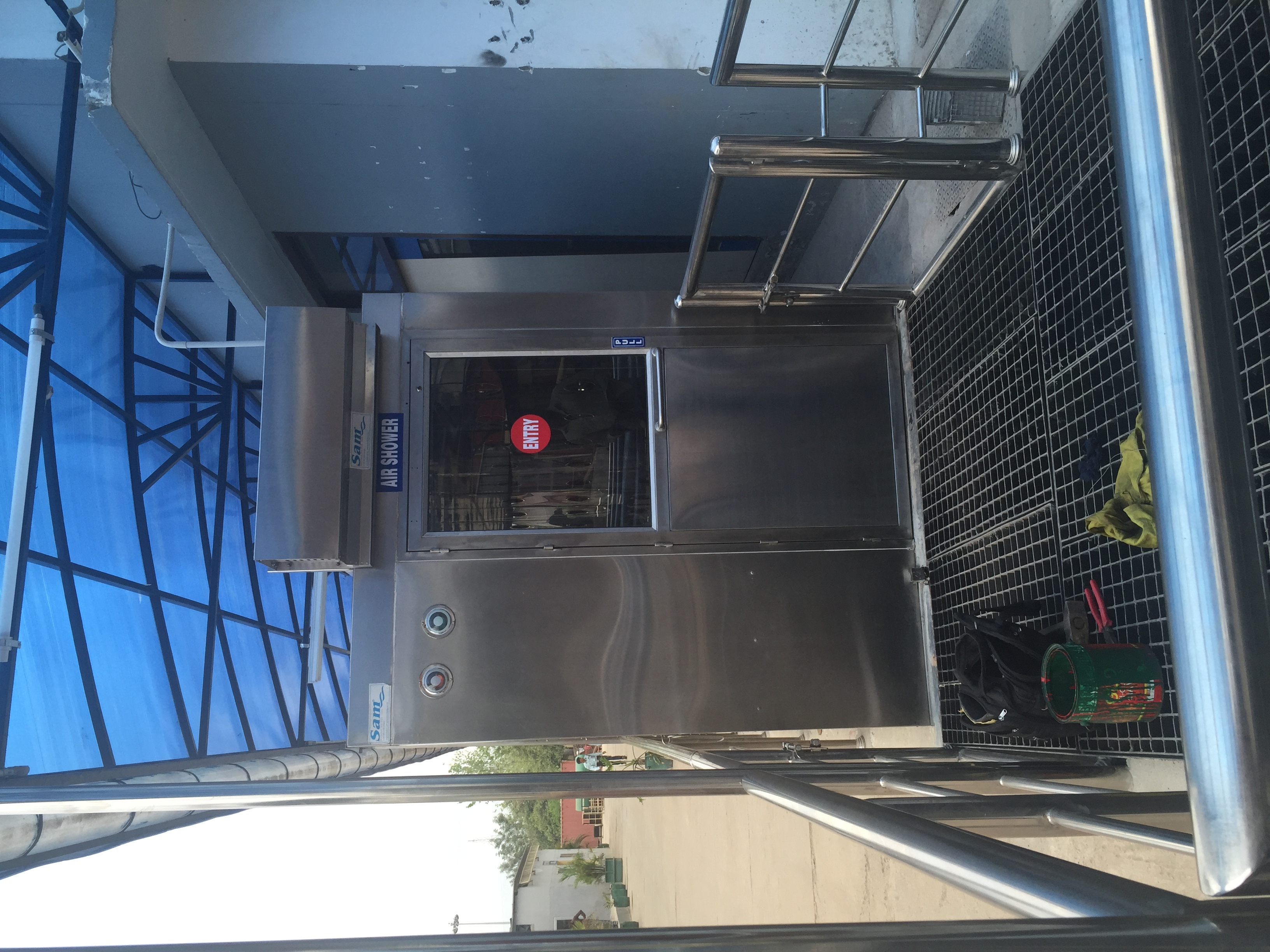 Cleanroom Air Shower - Stainless Steel, Compact Design , High-efficiency Particulate Filtration System