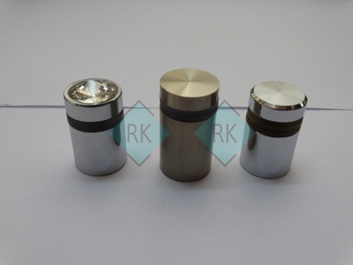 सिल्वर और गोल्डन ब्रास ग्लास होल्डर