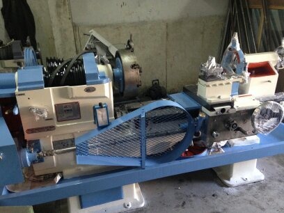 V Belt Lathe Machine - High Precision, Durable Metal Framework | Versatile Application for Metalworking and Woodturning