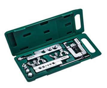 स्वैगिंग टूल के साथ फ़्लेरिंग टूल