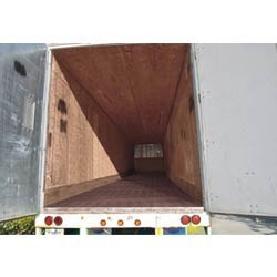 धातु से ससक्त ट्रक फर्श